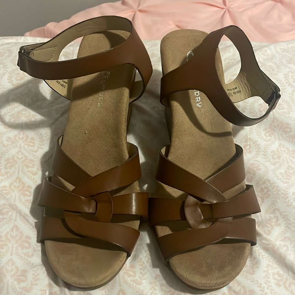 CL by Laundry brown heels size 8.5 velcro strap